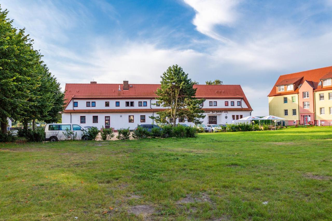Hotel Und Restaurant "Zur Zwiebel" Peenemunde Exterior foto