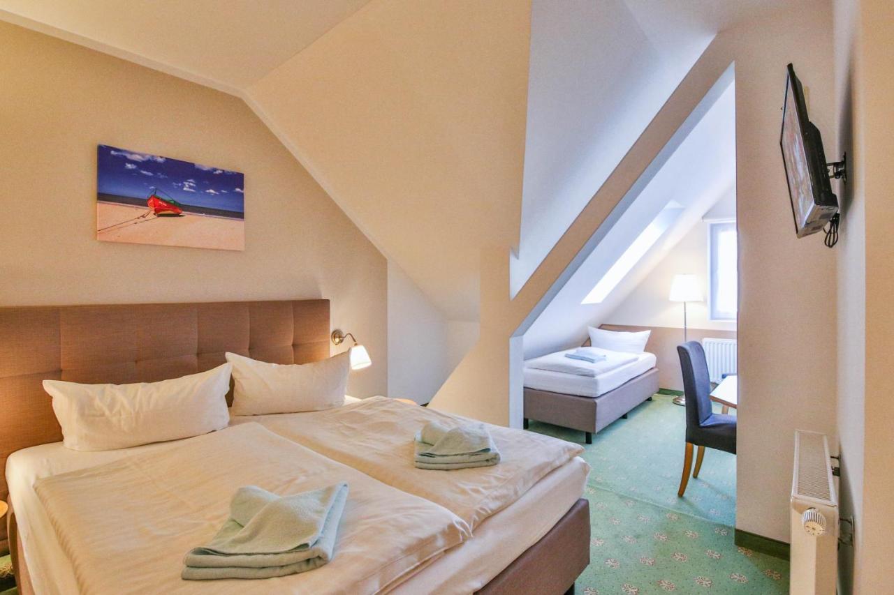 Hotel Und Restaurant "Zur Zwiebel" Peenemunde Exterior foto