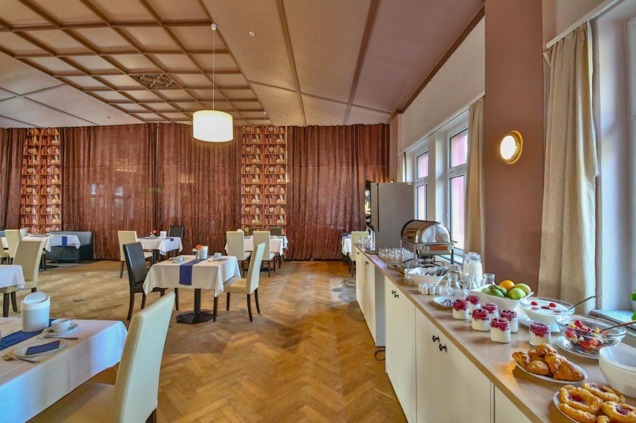 Hotel Und Restaurant "Zur Zwiebel" Peenemunde Exterior foto