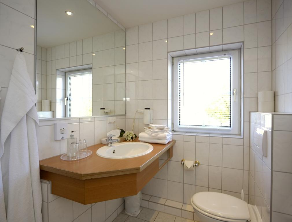Hotel Und Restaurant "Zur Zwiebel" Peenemunde Quarto foto