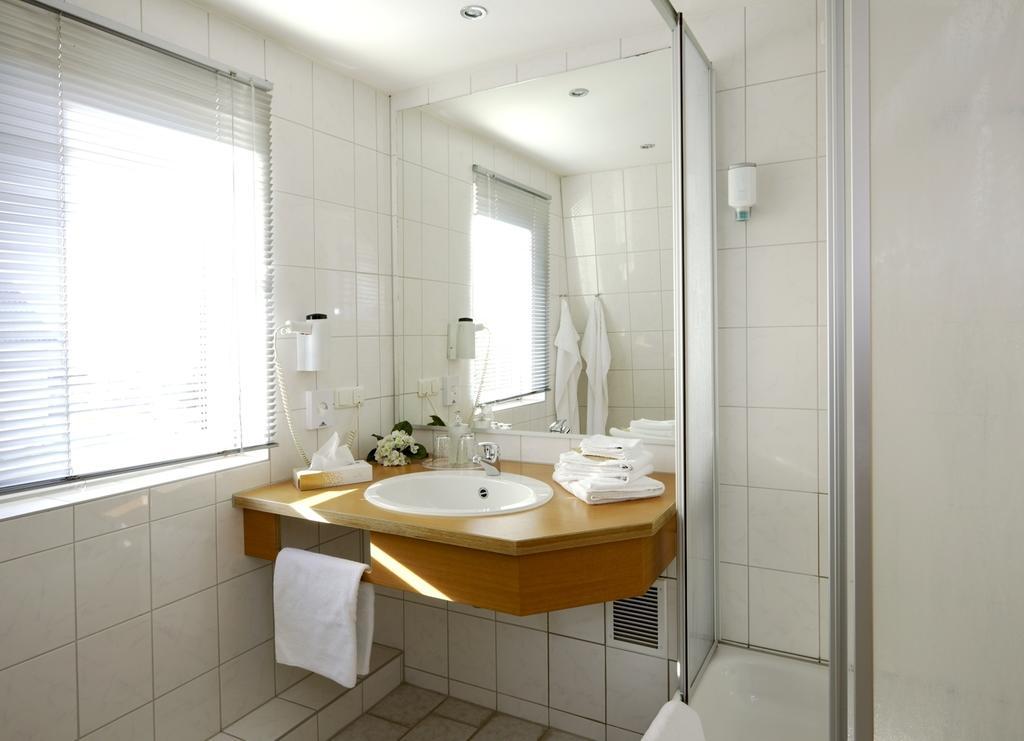 Hotel Und Restaurant "Zur Zwiebel" Peenemunde Quarto foto
